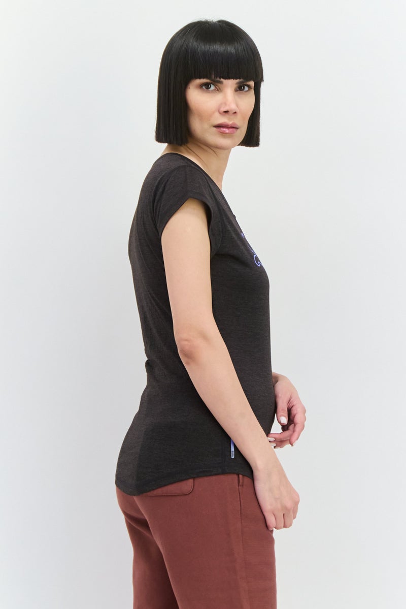 PUMA تي شيرت تدريب قصير الأكمام للنساء، أسود مائل للرمادي - Image 2